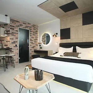 Athinais Luxury Hotel
